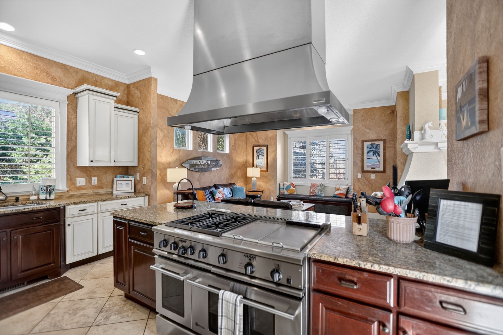 Kitchen - Fully Stocked Kitchen - Gas Stove & Oven