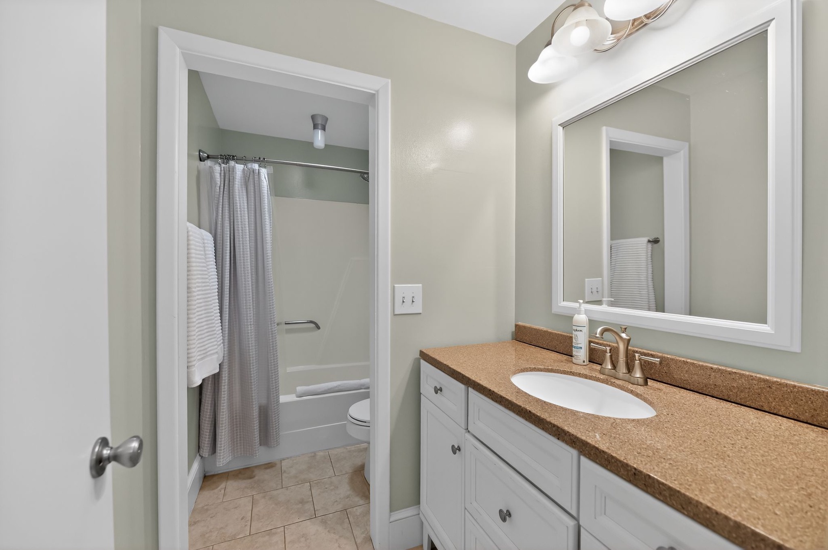 Bathroom - Tub/Shower Combo - Attached to Bedroom 1