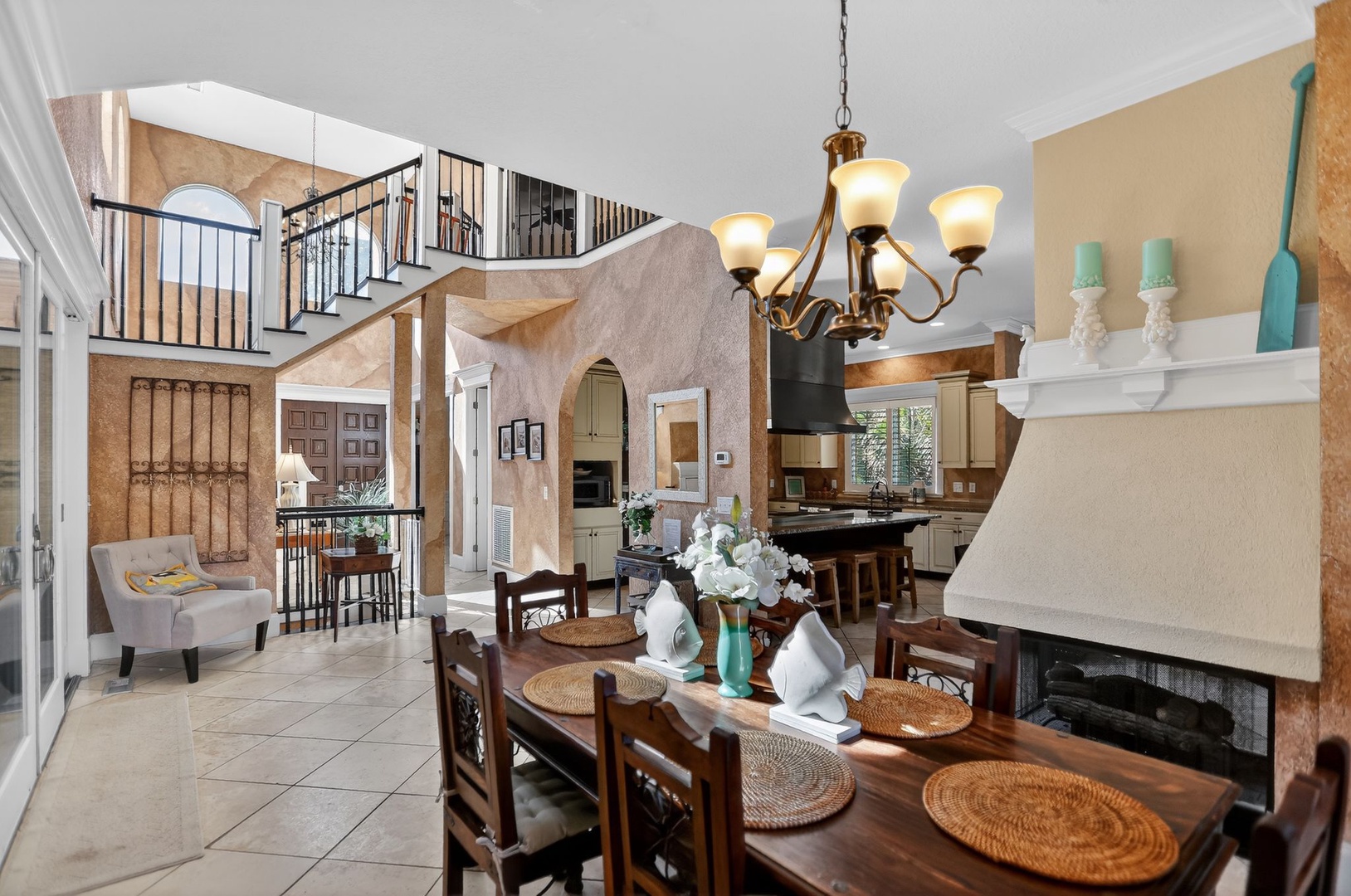 Dining Room - Seating for 6