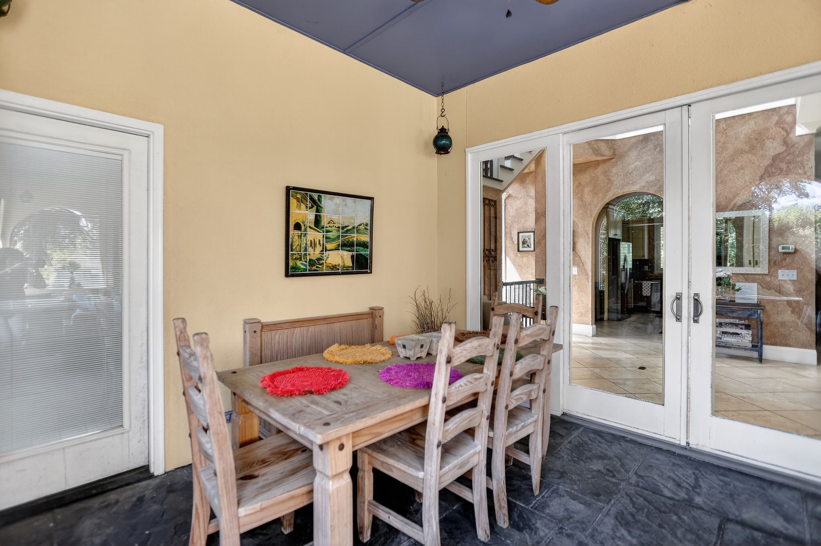 Enclosed Porch - Outdoor Dining - Seating for 6