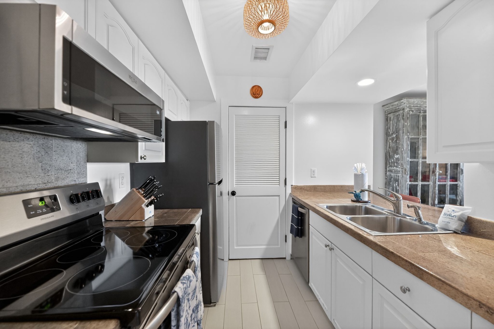 Kitchen - Fully Stocked Kitchen