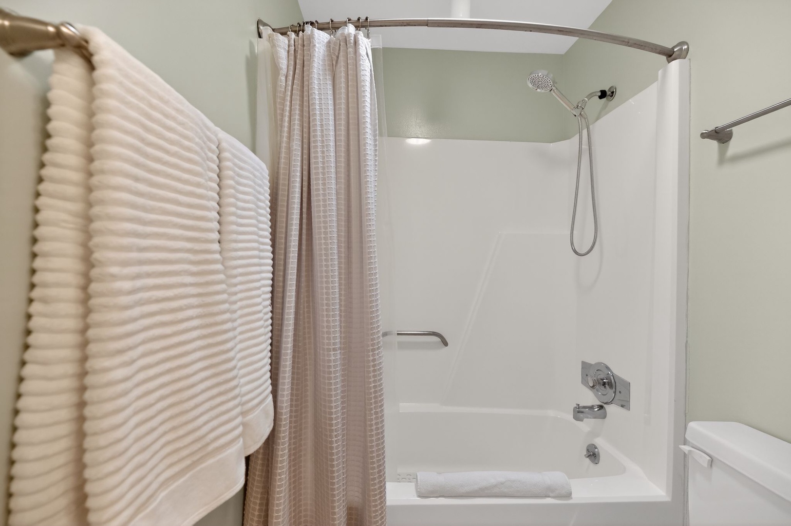 Bathroom - Tub/Shower Combo - Attached to Bedroom 1