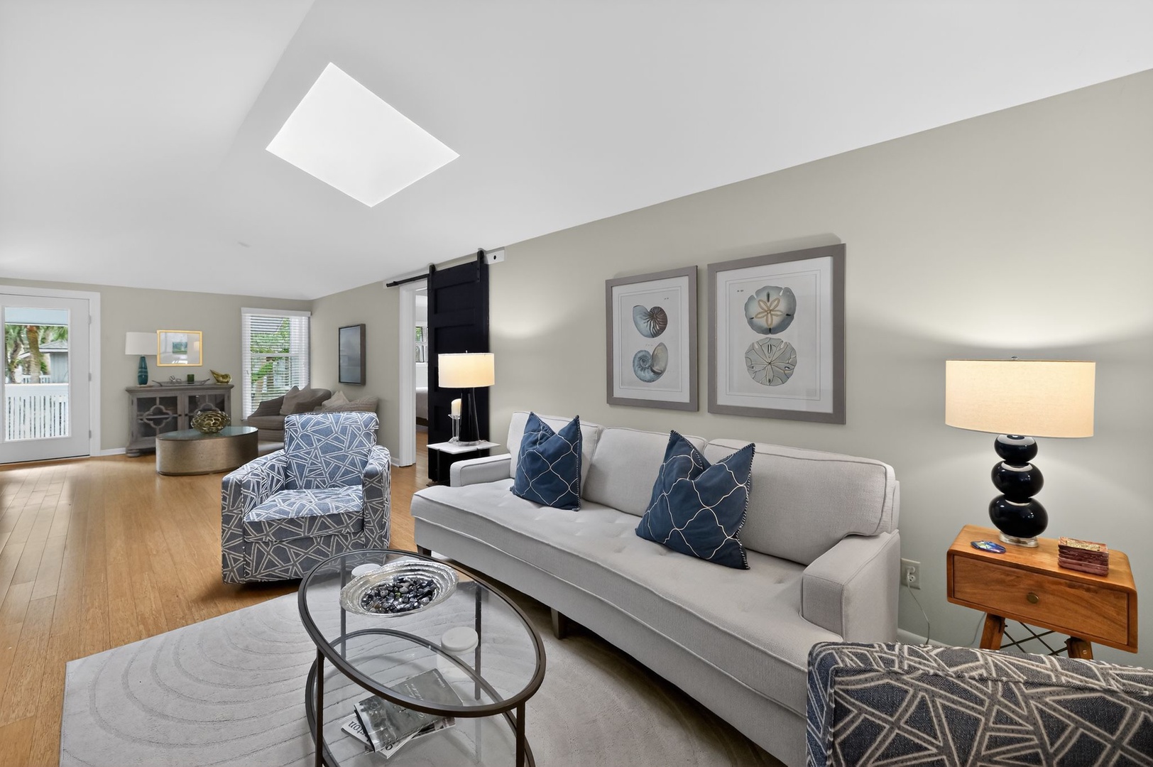 Living Area - Comfortable Entertainment Area