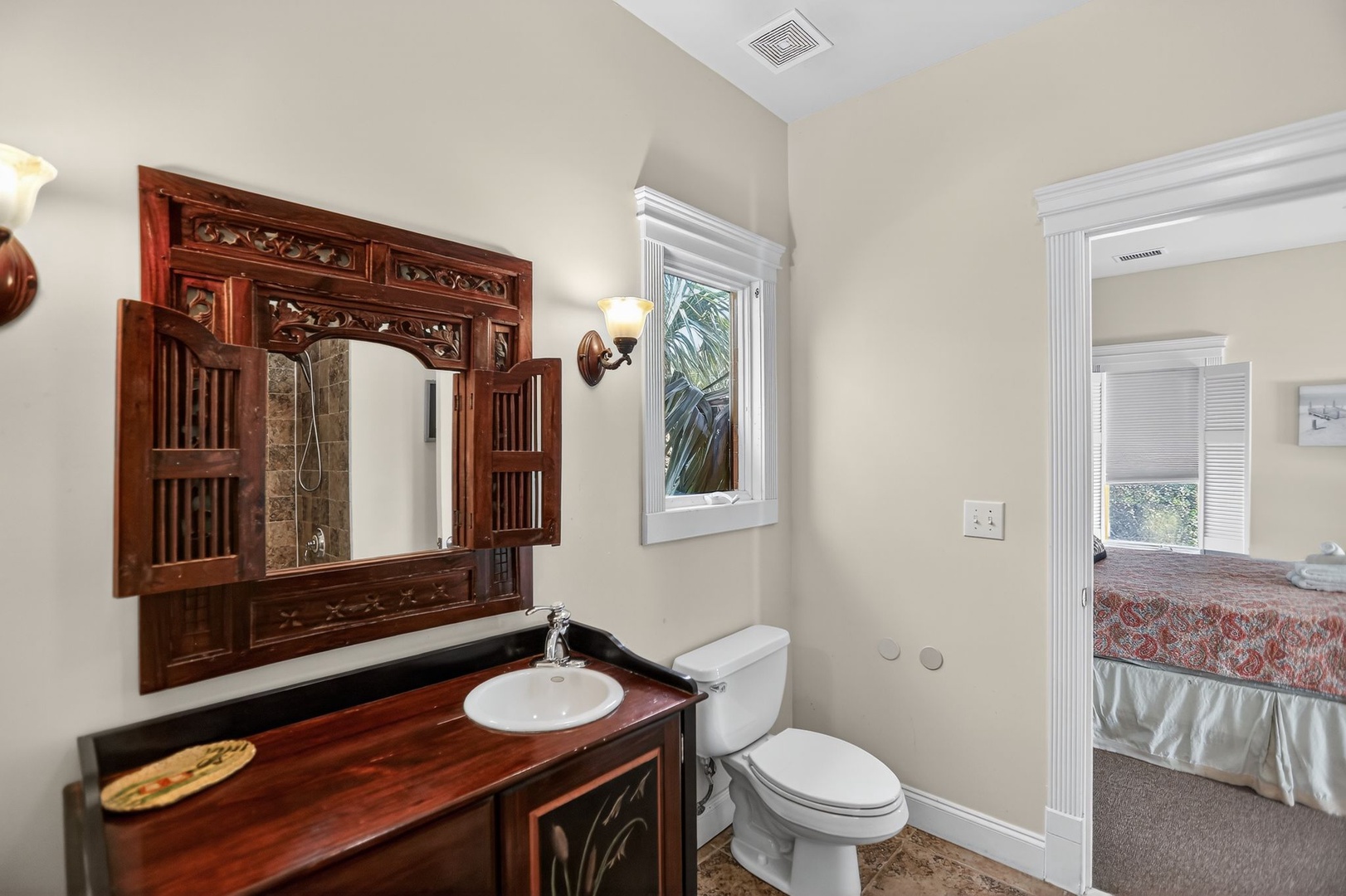 Jack and Jill Bath - Tub/Shower Combo - Single Vanity