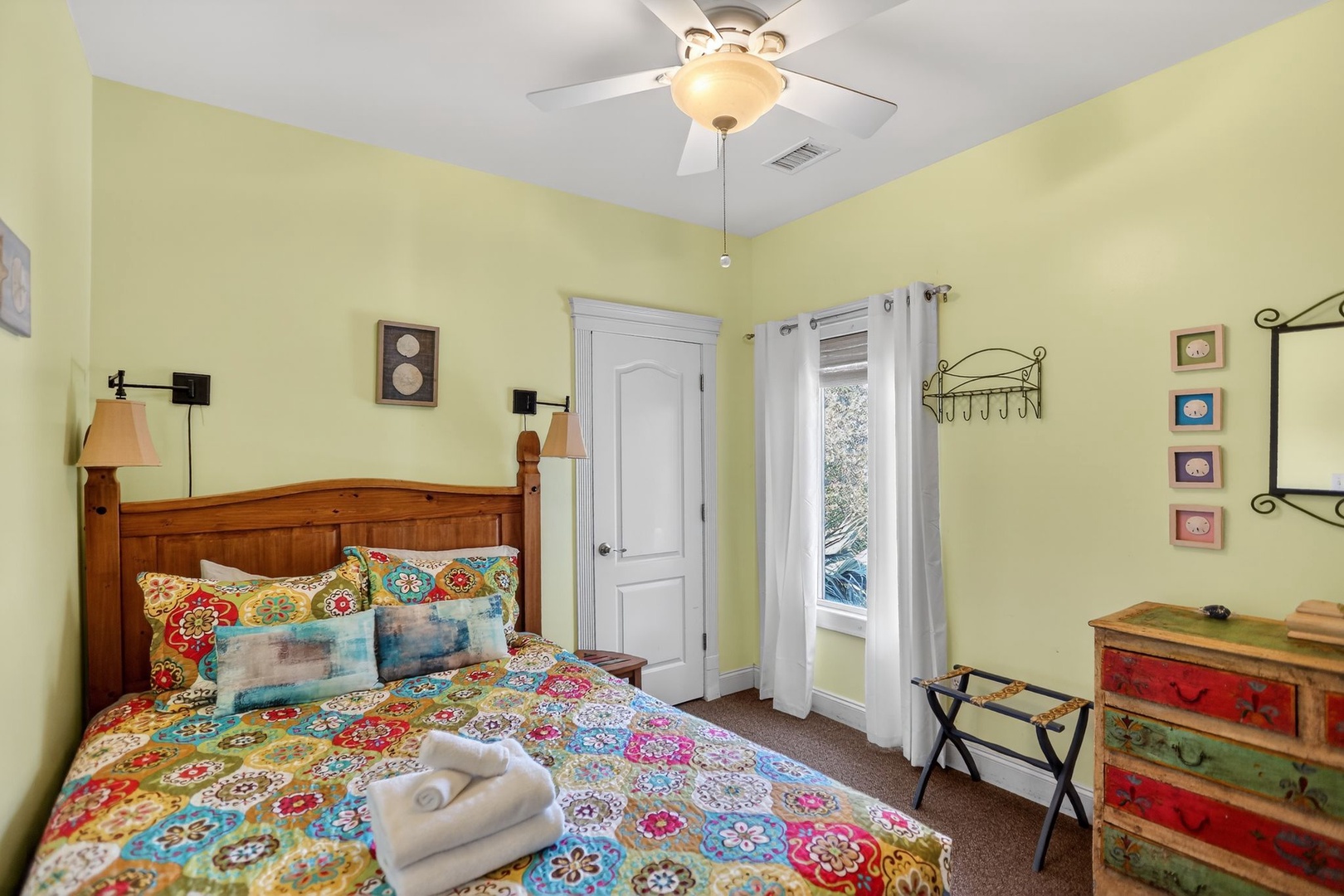 Bedroom 3 - Queen Bed- Jack and Jill Bath