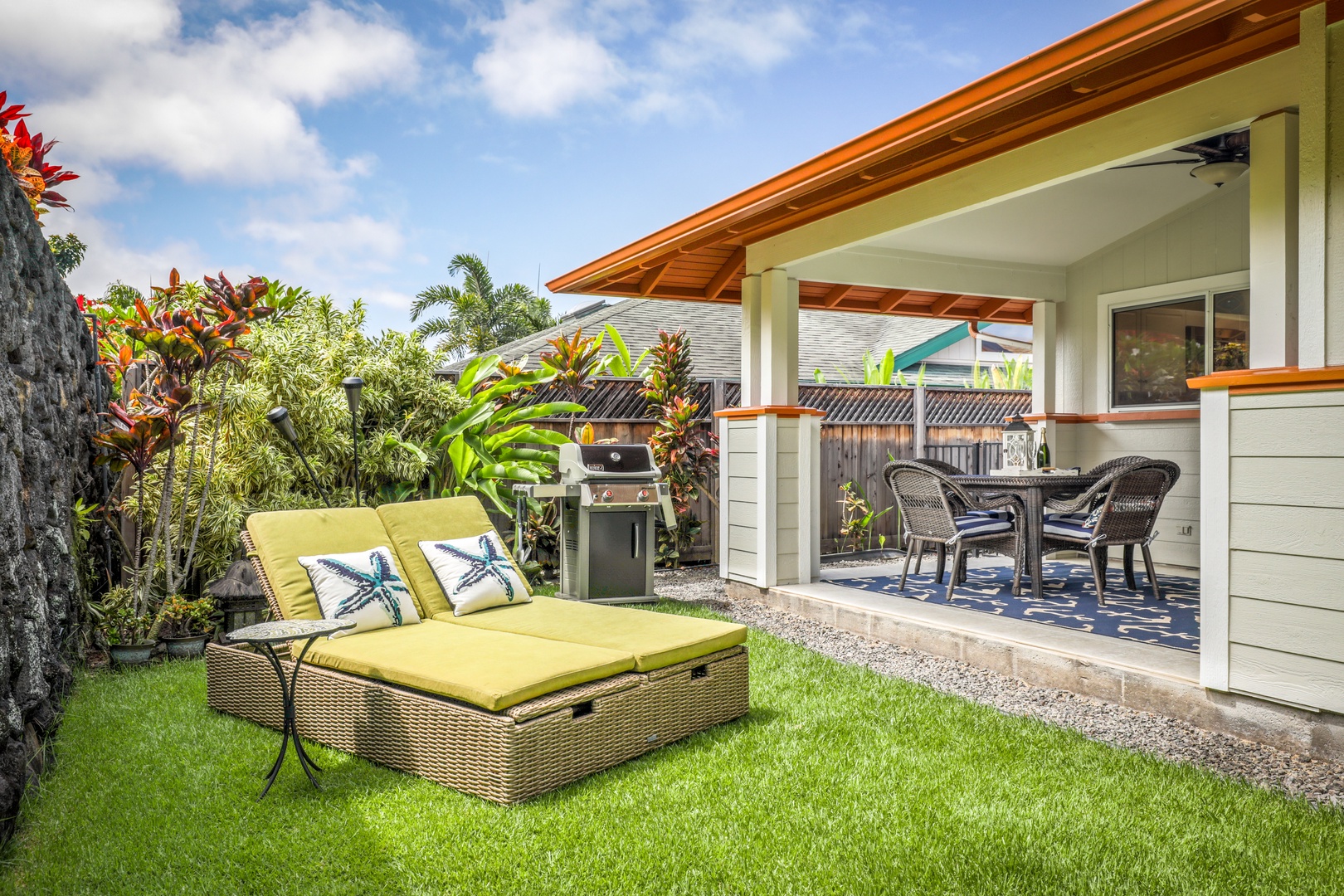 Picture yourself unwinding on the lounge, soaking up the sunshine in your private tropical garden. Fire up the grill for an alfresco meal, then relax on the covered lanai with the lush greenery all around.