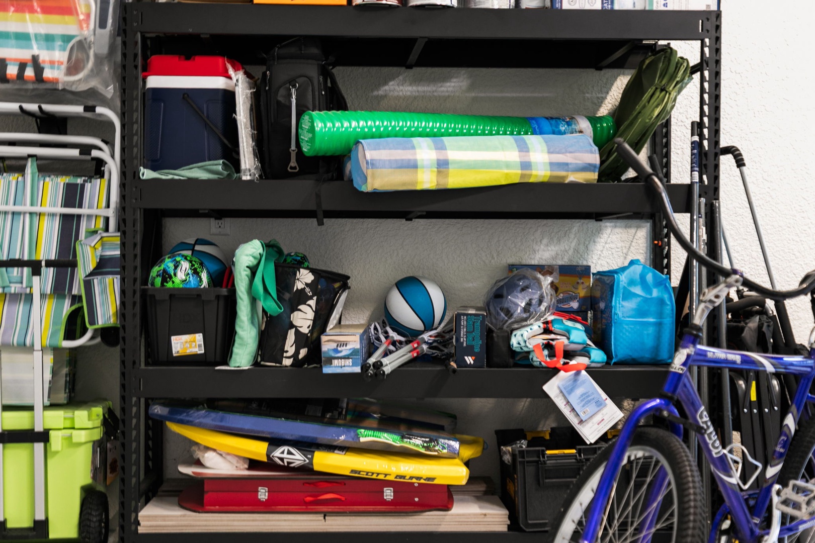 Plenty of storage space in the garage keeps sports equipment, beach toys, bikes, and all your vacation gear organized and ready for adventure.