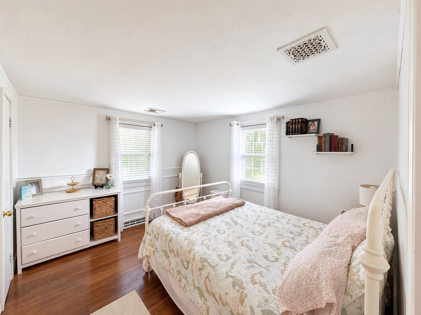 14-interior_primary_bedroom_1