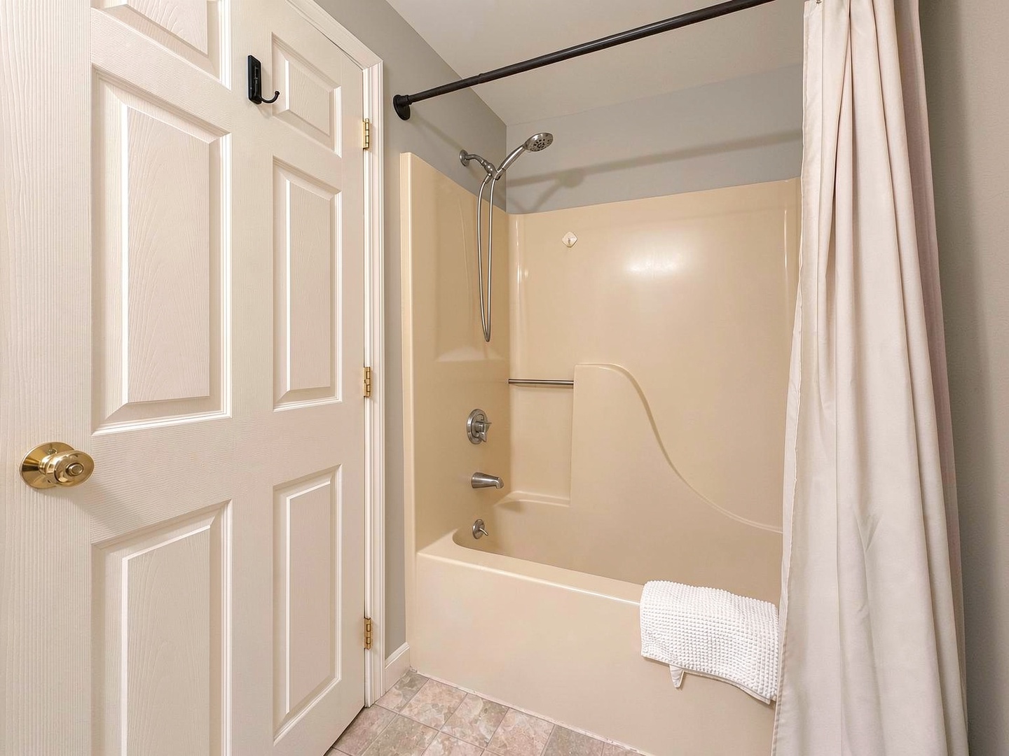 Bathroom 2 tub/shower combo