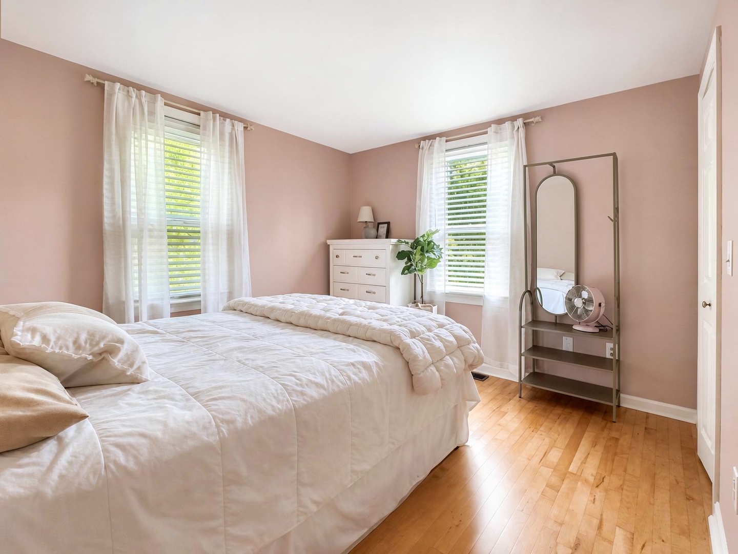 Bedroom 3 queen bed
