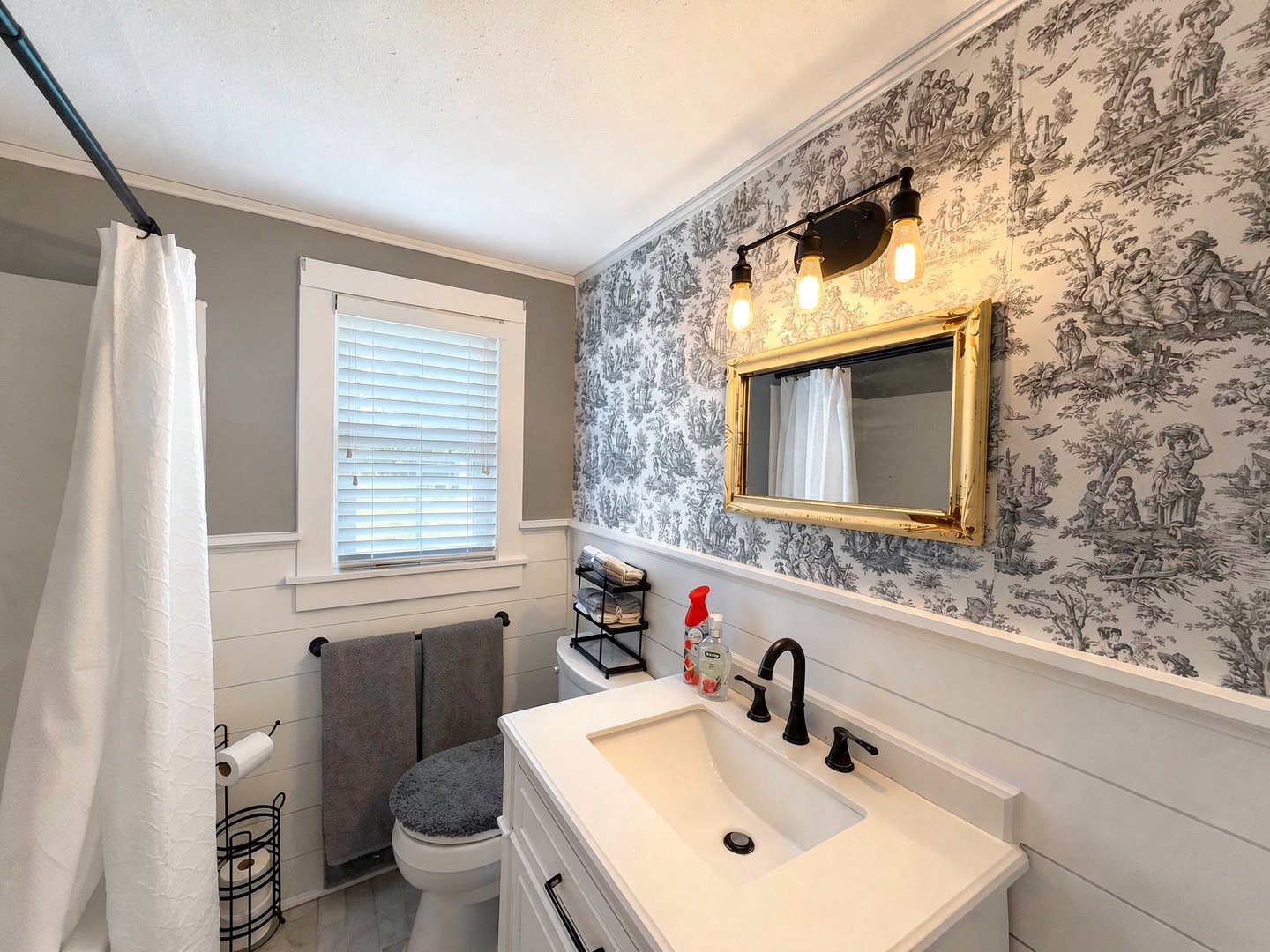 12-interior_primary_bathroom_1
