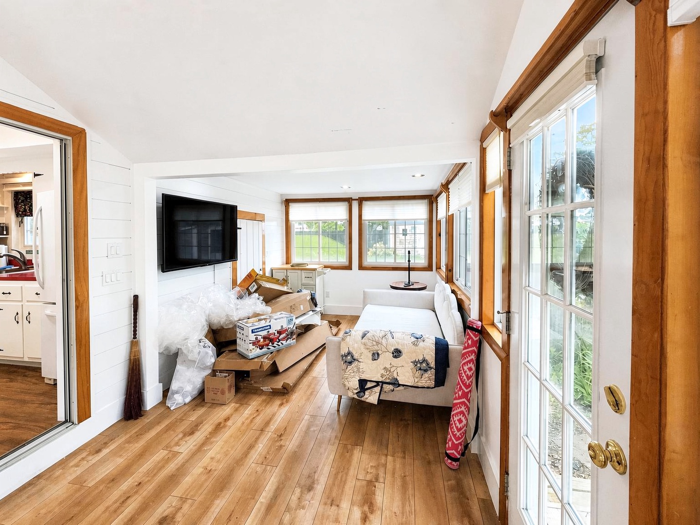 17-interior_sun_room_2