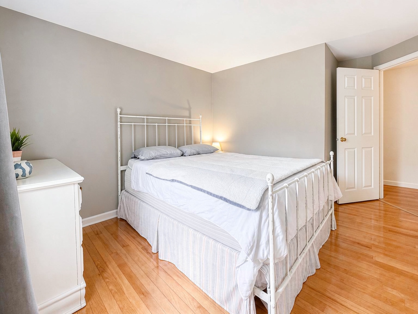 Bedroom 2 queen bed