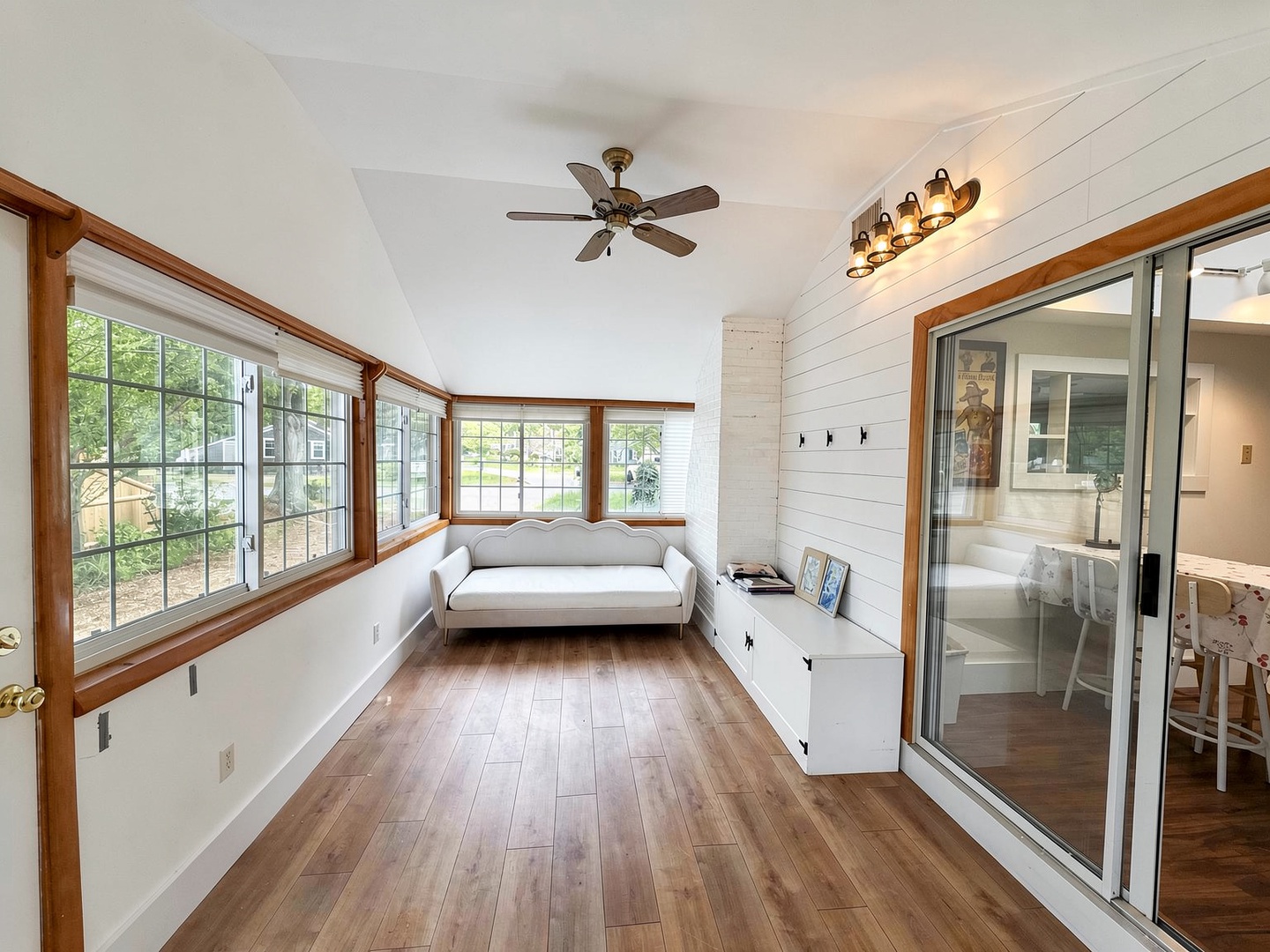 16-interior_sun_room_1