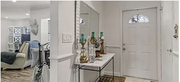 Luxury Pool central to Naples and Marco Island 3 bedroom 2 bath