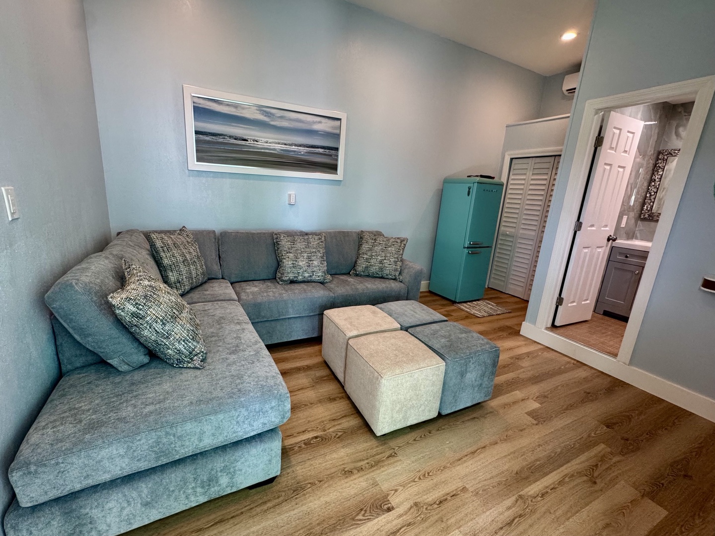 4th Bedroom pool area queen sofa with privte full bath