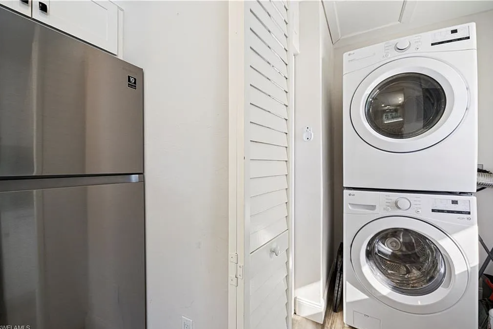 Your own full-size washer and dryer make packing light a breeze—fresh linens and beachwear anytime you need them.
