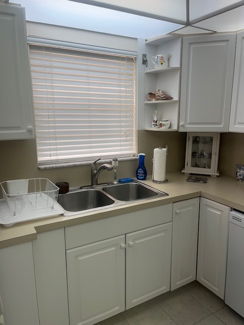 This bright kitchen offers everything you need for meal prep, with ample cabinet space, a double sink, and a dishwasher to make cleanup easy. Light fills the room through a large window as you cook and enjoy your stay.