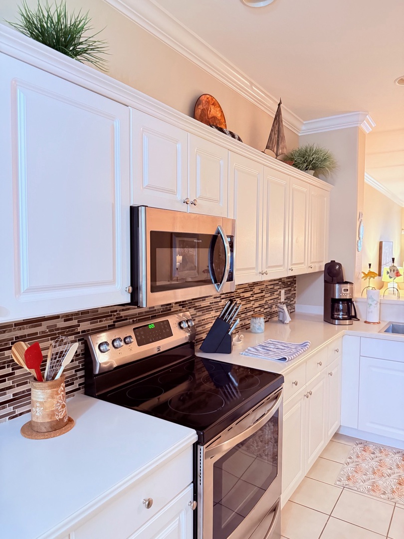 Your fully equipped kitchen features a sleek cooktop, oven, and plenty of counter space—perfect for whipping up your favorite meals during your stay.