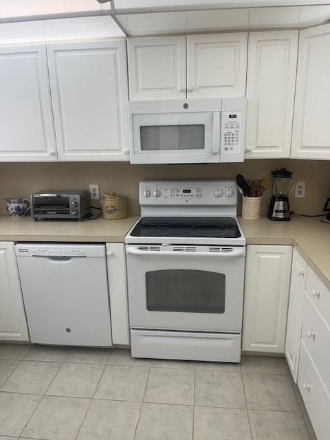 Your fully equipped kitchen includes everything you need to whip up a quick snack or a leisurely meal, with modern appliances and plenty of counter space ready whenever inspiration strikes.