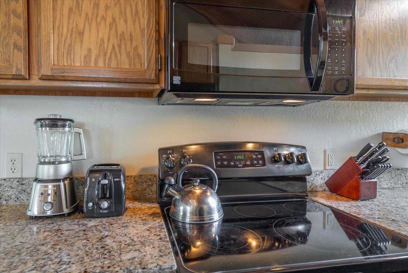 Your fully equipped kitchen includes a stove, microwave, blender, toaster, and knife set—everything you need to prepare delicious meals during your stay.