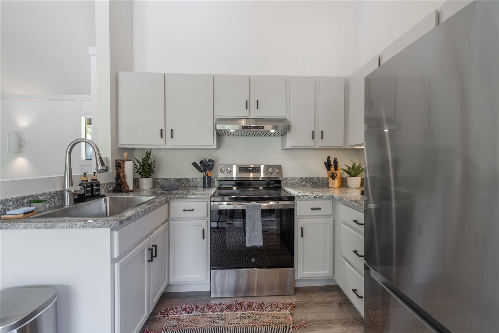 Step into your bright, fully equipped kitchen with granite countertops, stainless steel appliances, and everything you need to prepare delicious meals during your stay.