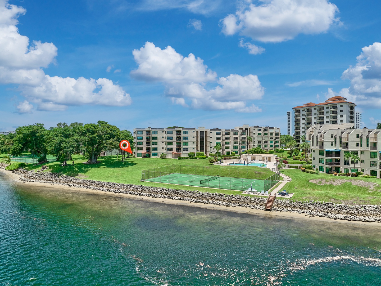 This waterfront resort features direct access to calm waters, tennis courts, a sparkling pool, and lush green grounds—ideal for an active and relaxing getaway.