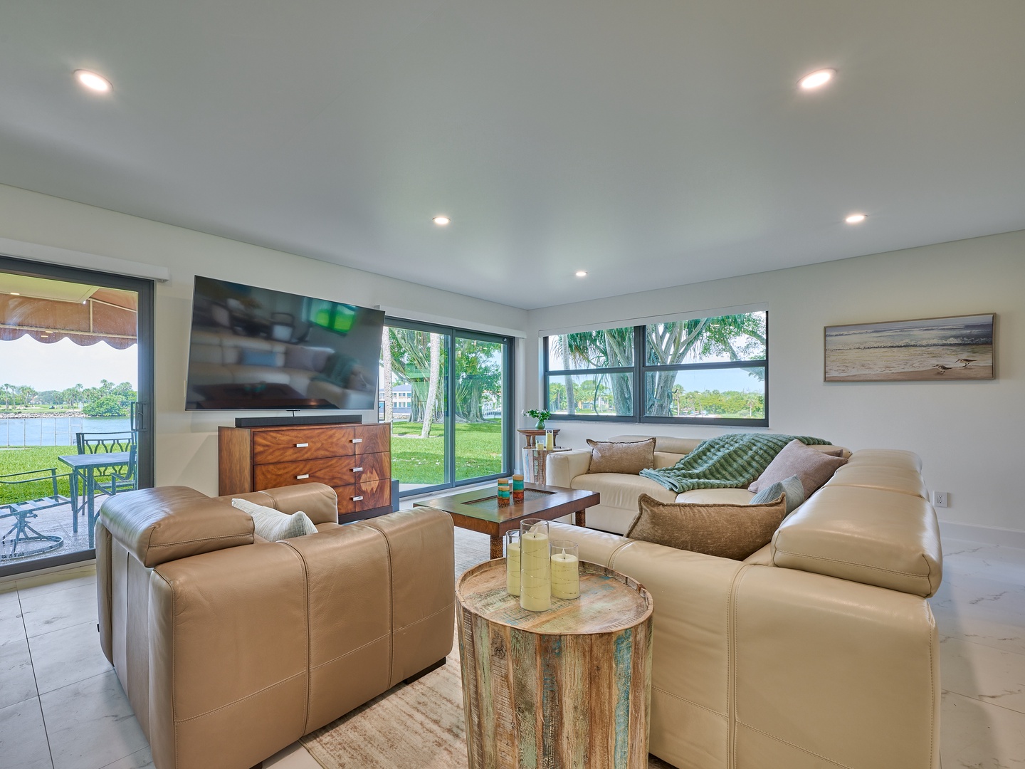 Sink into plush sofas while gazing at the sparkling waterfront through floor-to-ceiling windows—your perfect spot to unwind after a day of exploring.