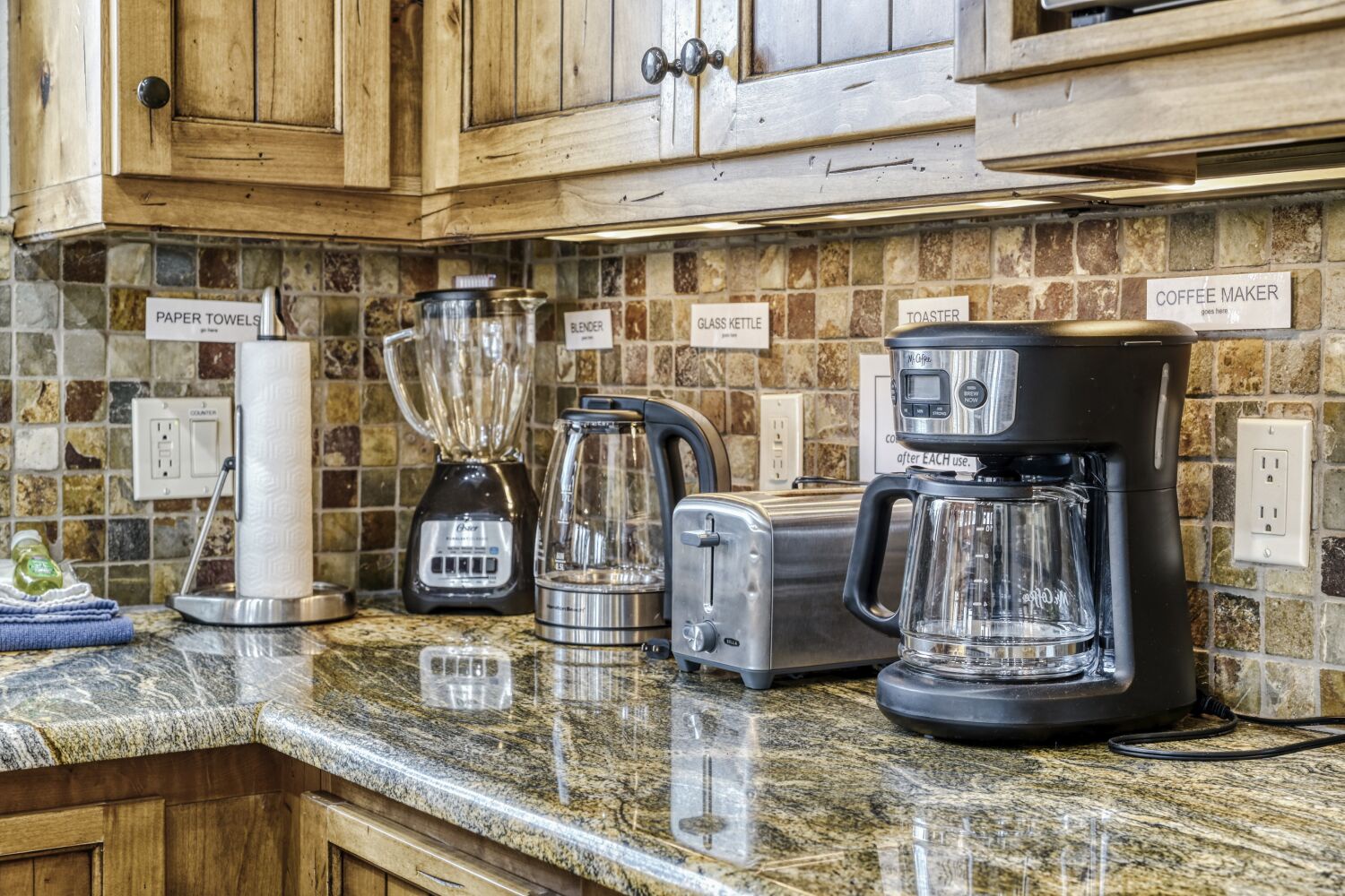 Start your mornings with this fully-equipped coffee station, complete with everything you need for the perfect cup.