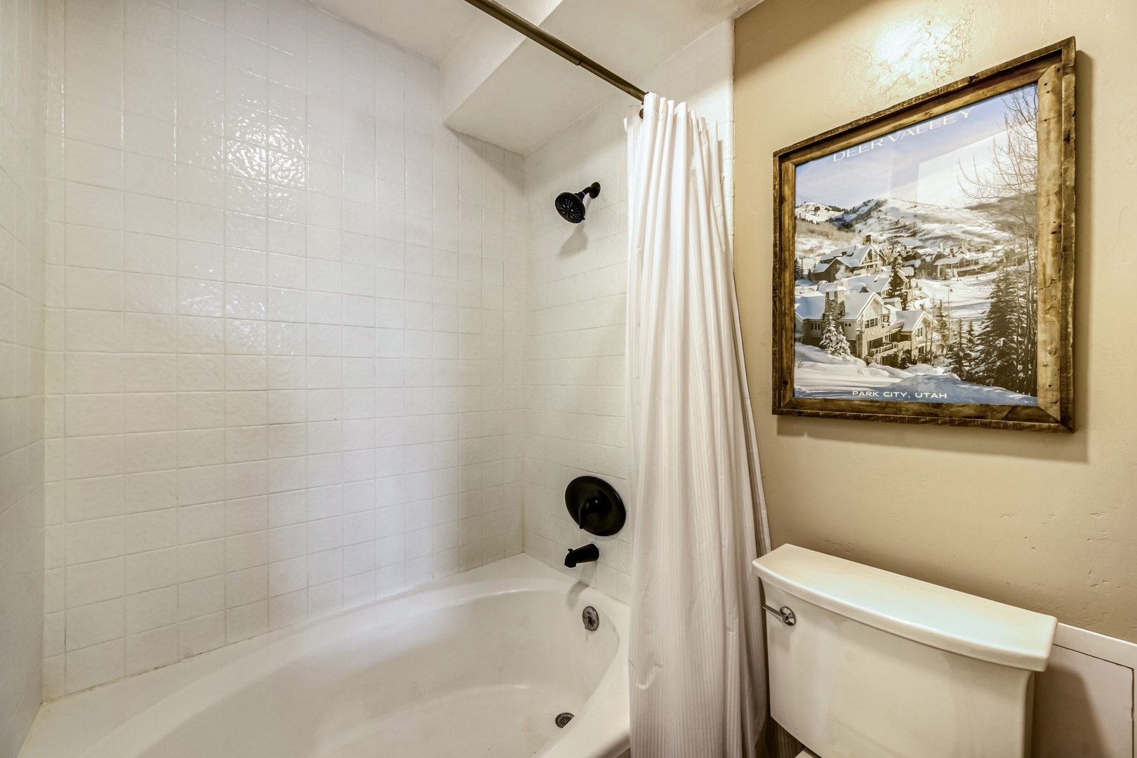 Freshen up after your adventures in this clean, classic bathroom with a tub-shower combo and fresh white linens.