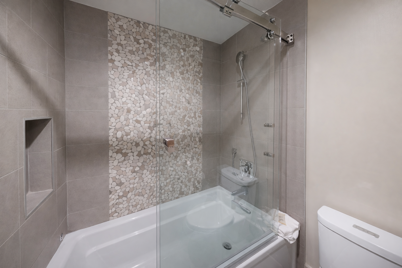 Spacious, modern bathroom! Enjoy a sleek vanity, plenty of counter space, and a tub/shower combo after a day exploring.