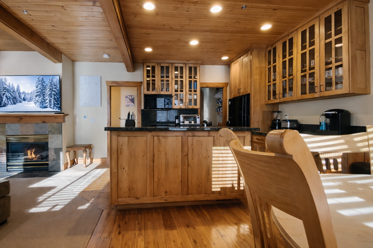 Enjoy this cozy mountain retreat with a fully equipped kitchen and open living space. The wood beams and forest views create the perfect escape.