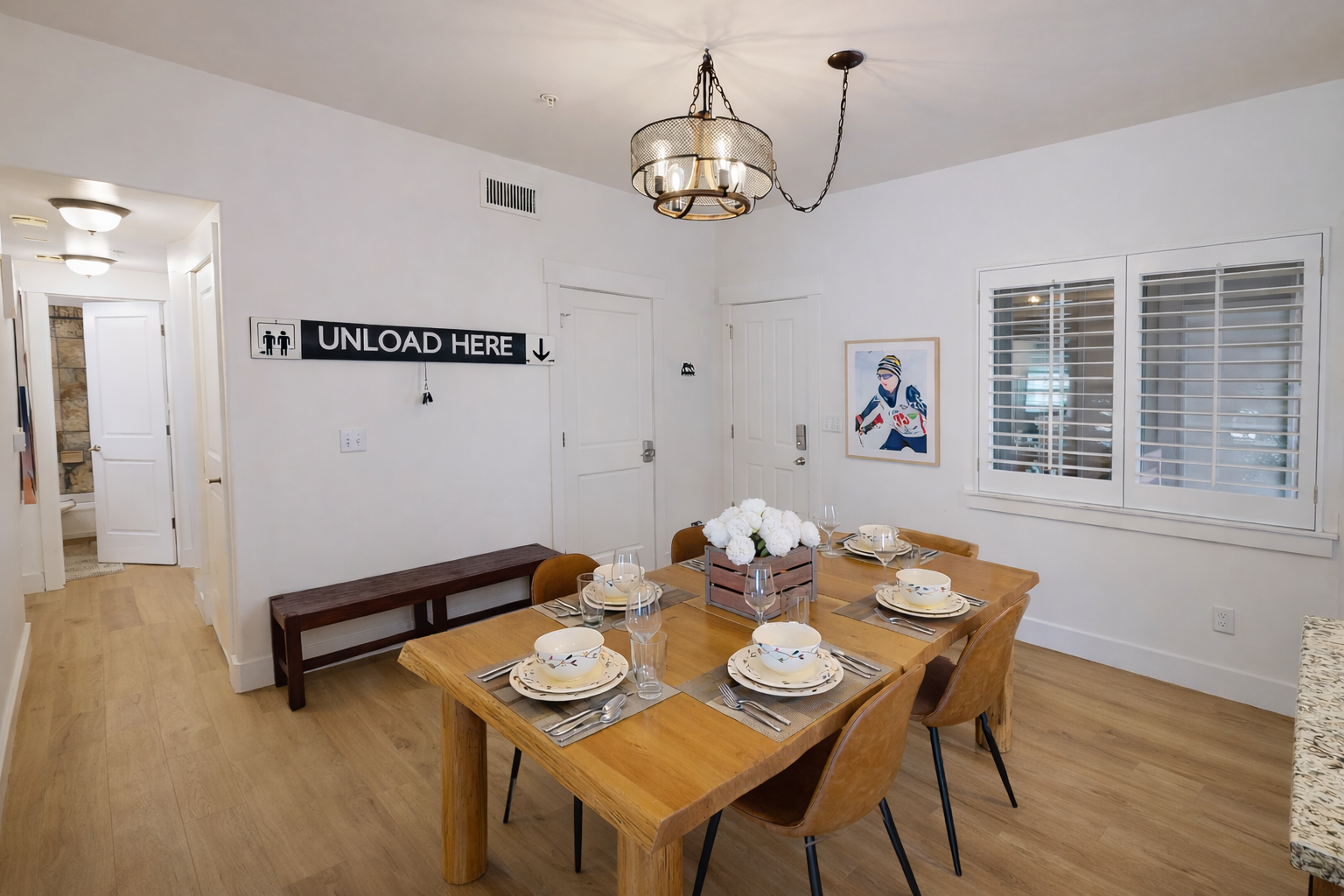 Host groups in this luxury Park City townhome. Features an open-concept dining area for eight, a gourmet chef's kitchen, and a cozy stone fireplace—just minutes from the slopes!