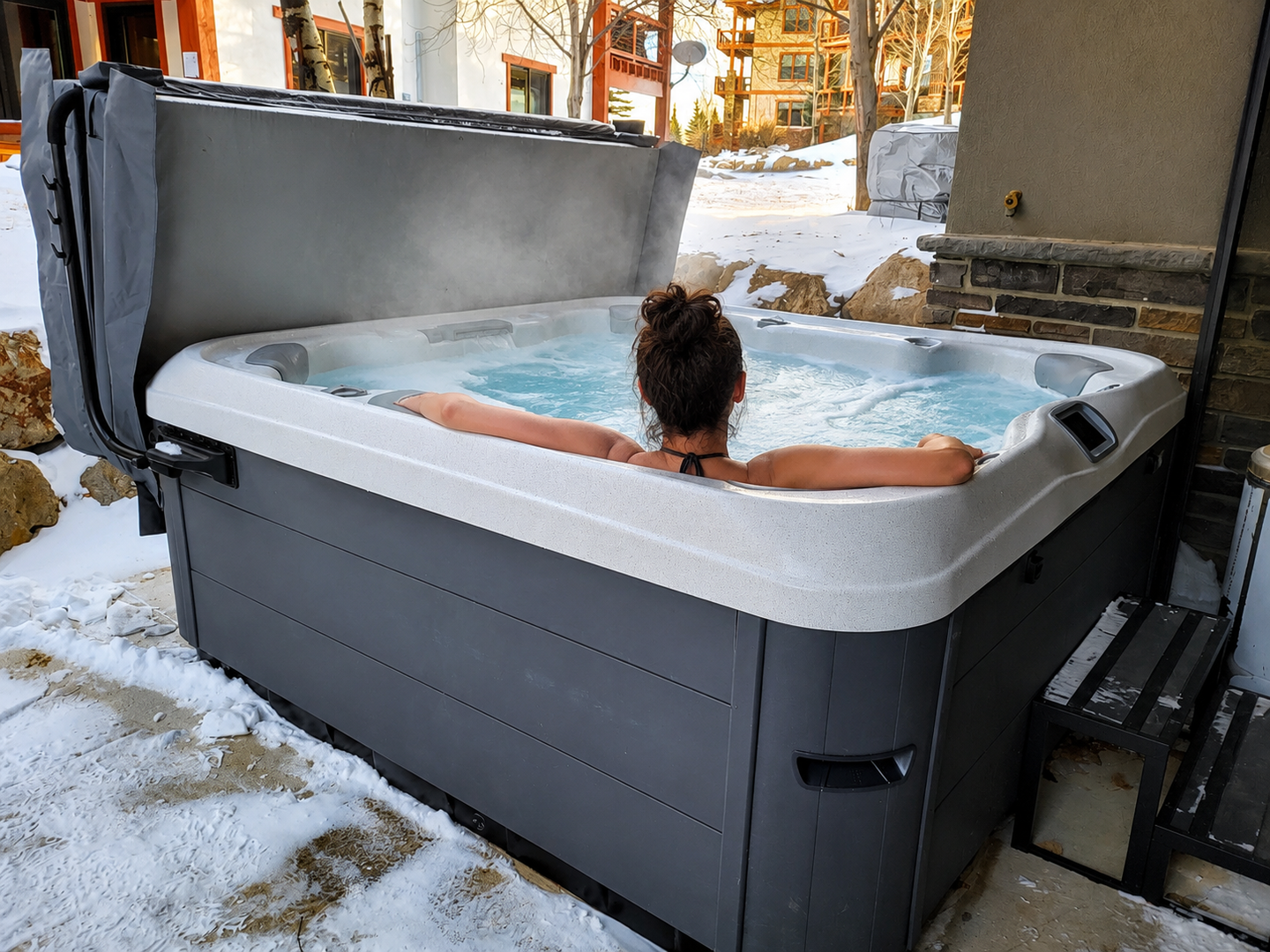 Unwind in this private, steaming hot tub set against a crisp snowy backdrop. It’s the ultimate way to soothe sore muscles and relax after a day on the slopes.
