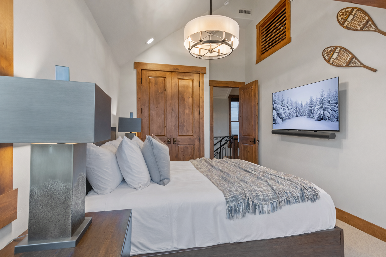 Retreat to the charming upstairs queen suite featuring a cozy bed, stunning mountain views, and a private ensuite bathroom.