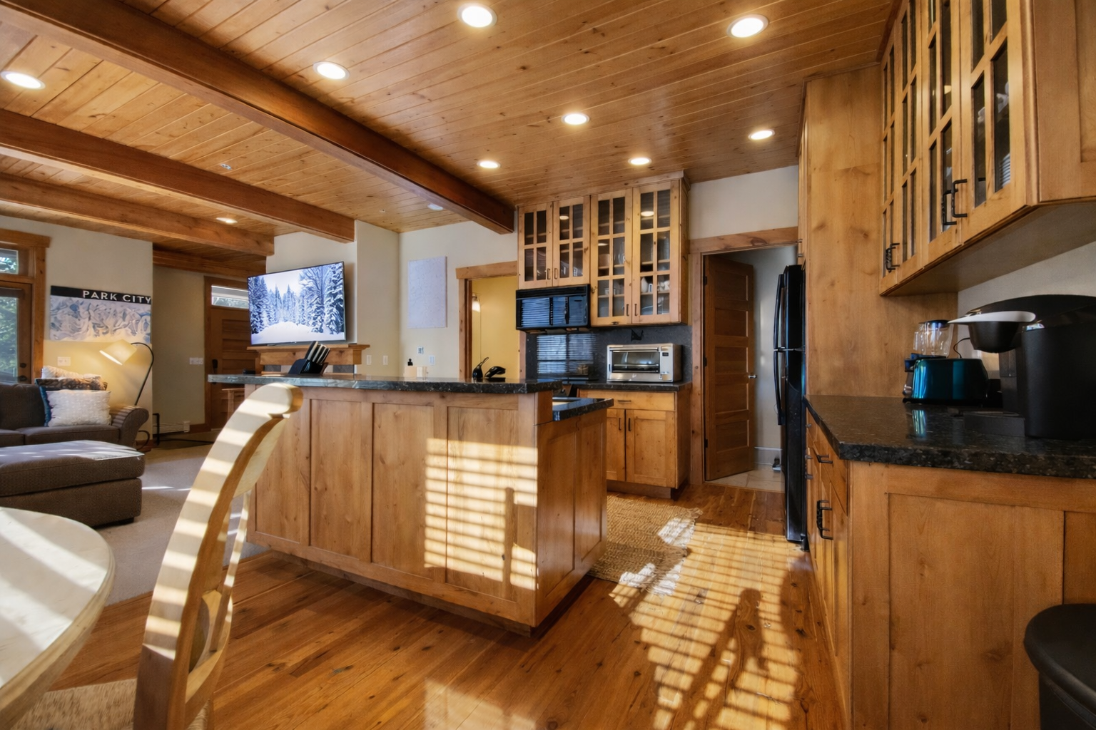 Enjoy this cozy mountain retreat with a fully equipped kitchen and open living space. The wood beams and forest views create the perfect escape.
