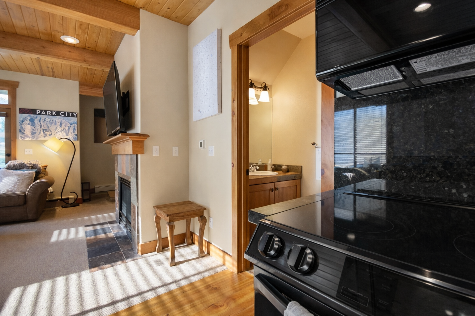 Enjoy this cozy mountain retreat with a fully equipped kitchen and open living space. The wood beams and forest views create the perfect escape.