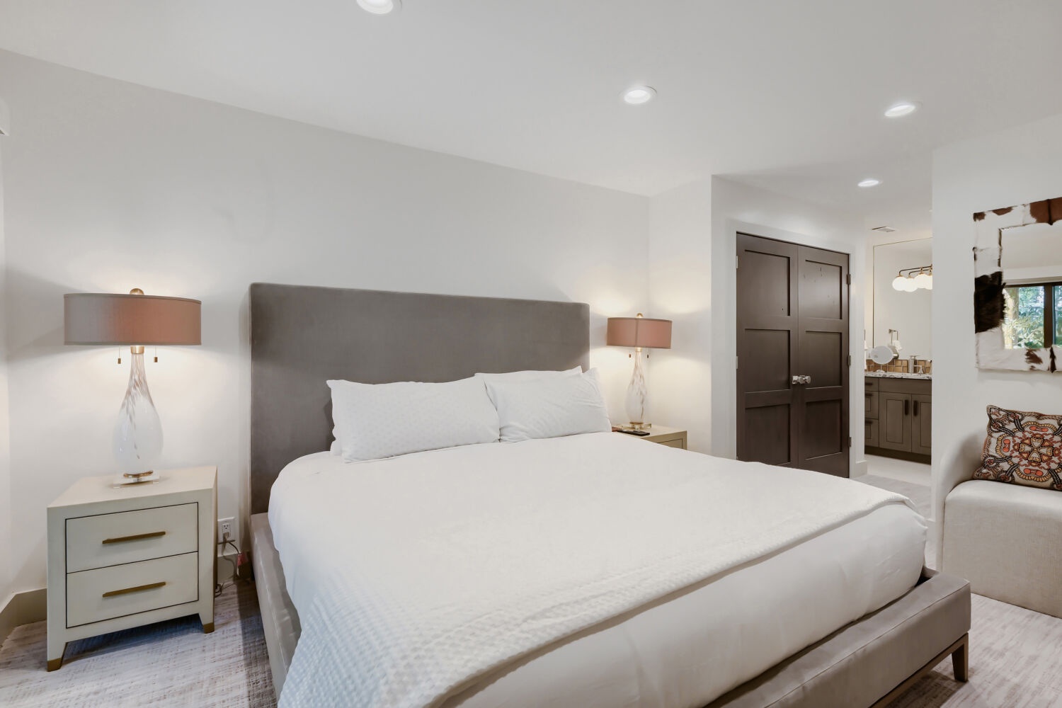 Sink into the plush king bed and let the soft glow of marble lamps ease you into pure relaxation. Your ensuite bathroom awaits with stylish barn doors for a touch of privacy and charm.