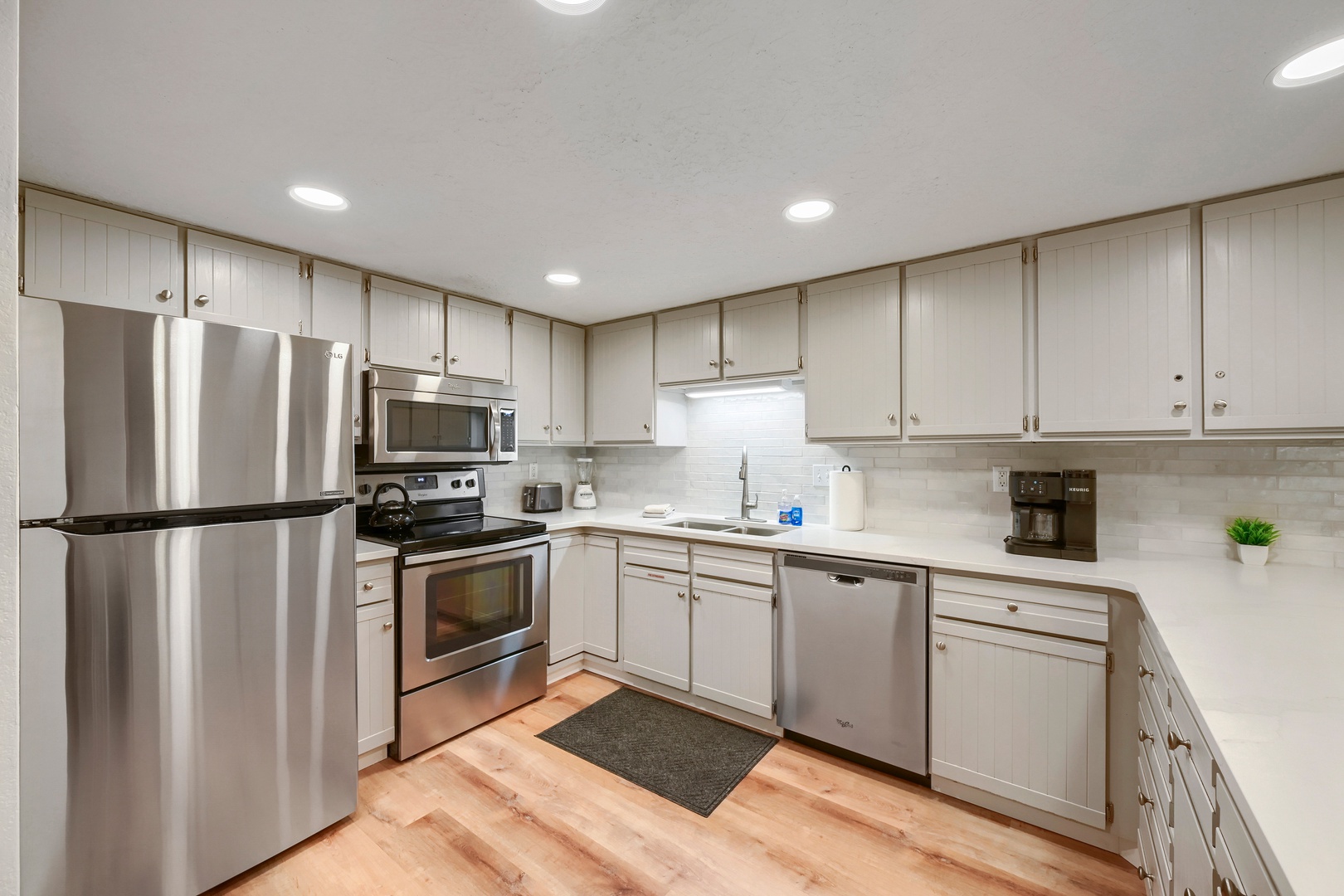Your fully equipped kitchen features sleek stainless steel appliances and ample counter space, making it easy to whip up anything from quick snacks to home-cooked meals during your stay.