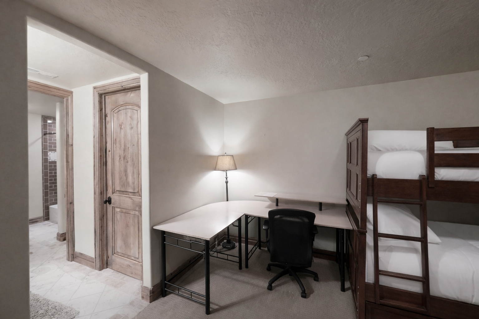 Your perfect work-and-rest space features a spacious corner desk and cozy bunk beds, ideal for productive getaways.