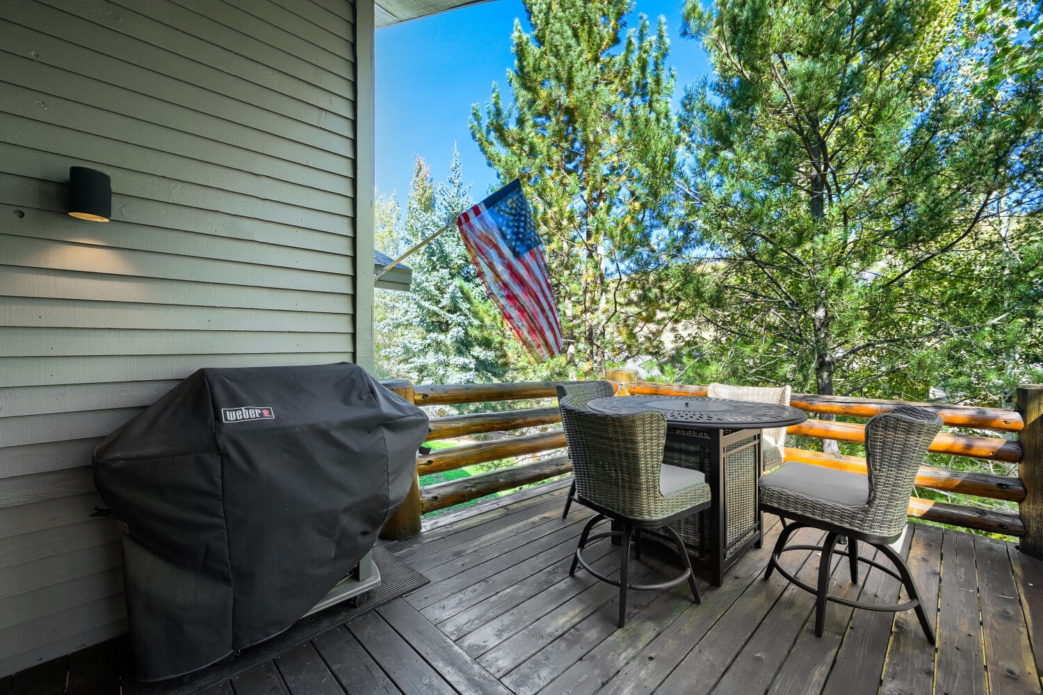 Balcony with extensive space. Patio chairs and table
