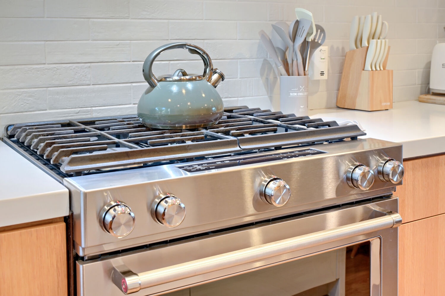Brew your morning tea or cook up a feast on your gleaming gas range—ready whenever inspiration strikes.