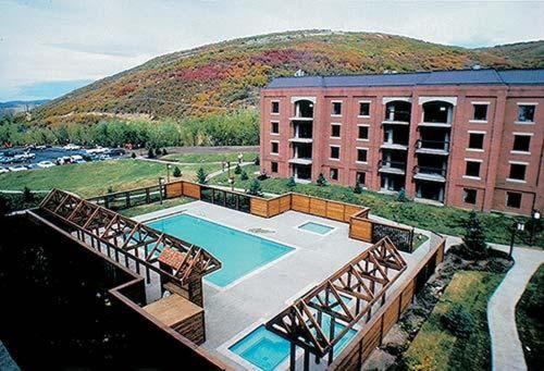 Newly Construction Community Pool and Hot Tub