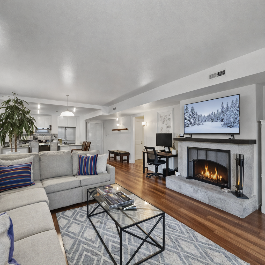 Discover this inviting 2-bedroom condo, your ideal Park City getaway. Enjoy the cozy ambiance of a fireplace, and easy access to local amenities. .