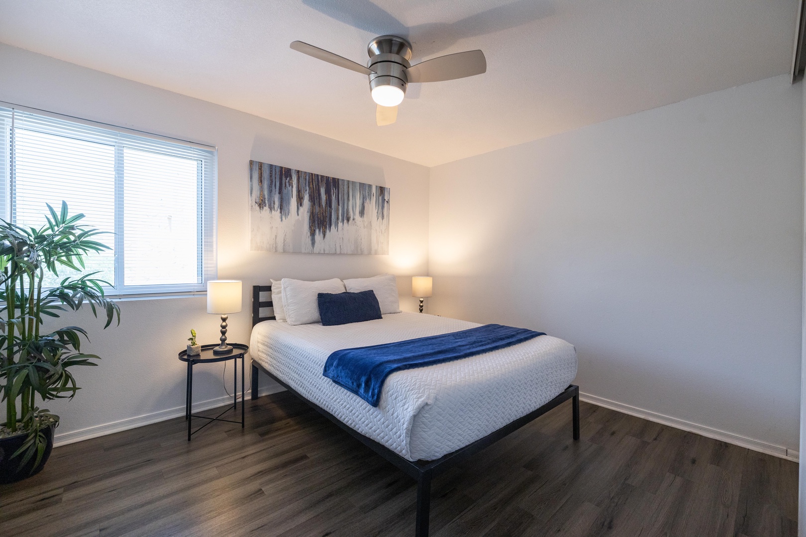 A peaceful queen bedroom to start and end your Arizona days