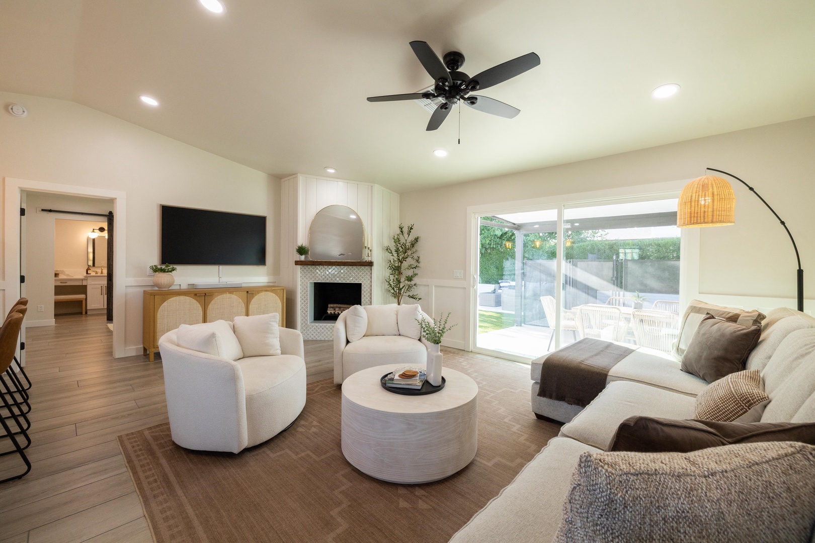 Smart TV & pool views in one stunning Scottsdale living room