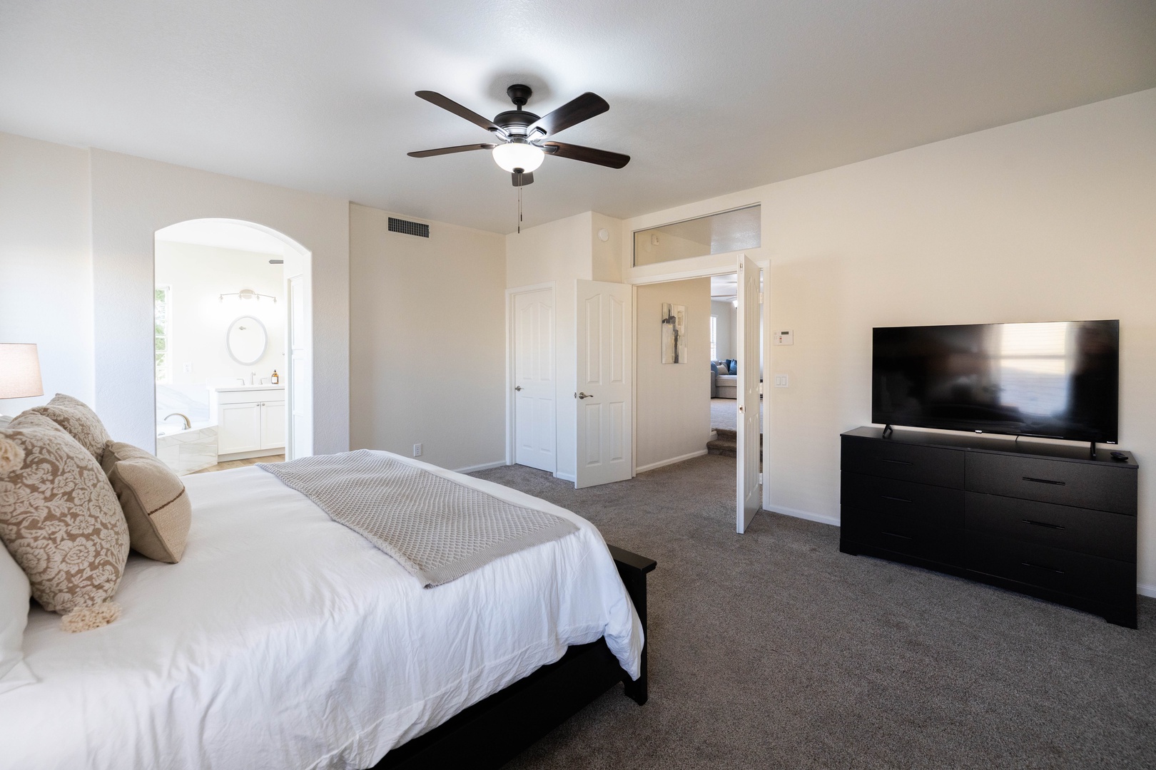Master bedroom with En Suite Bath