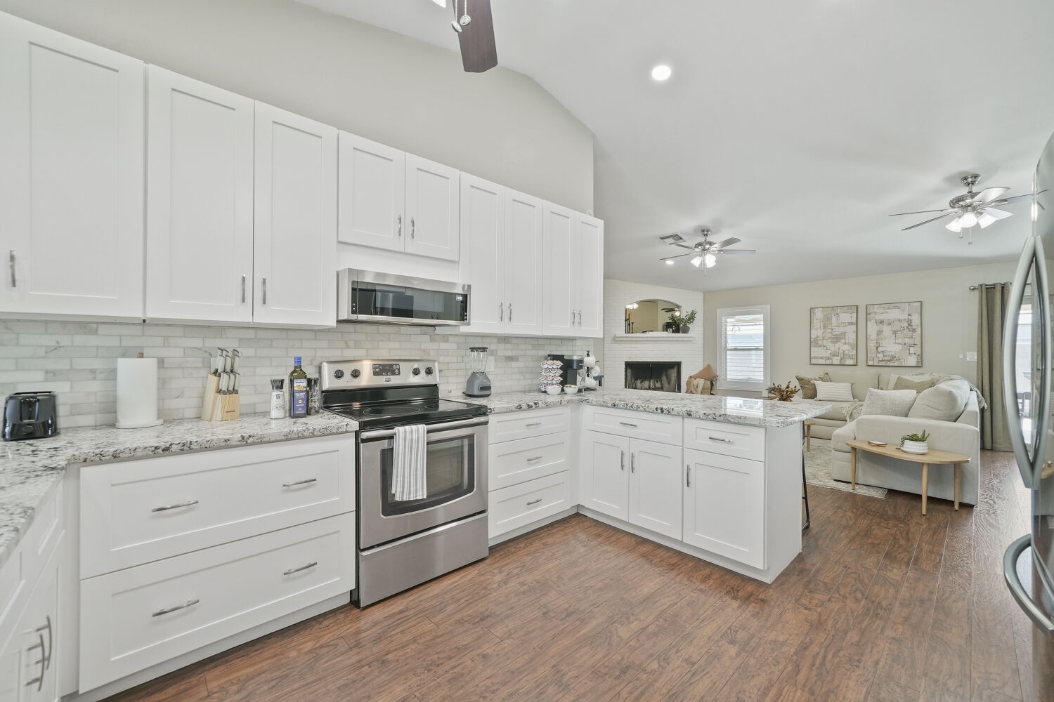 Bright, modern kitchen