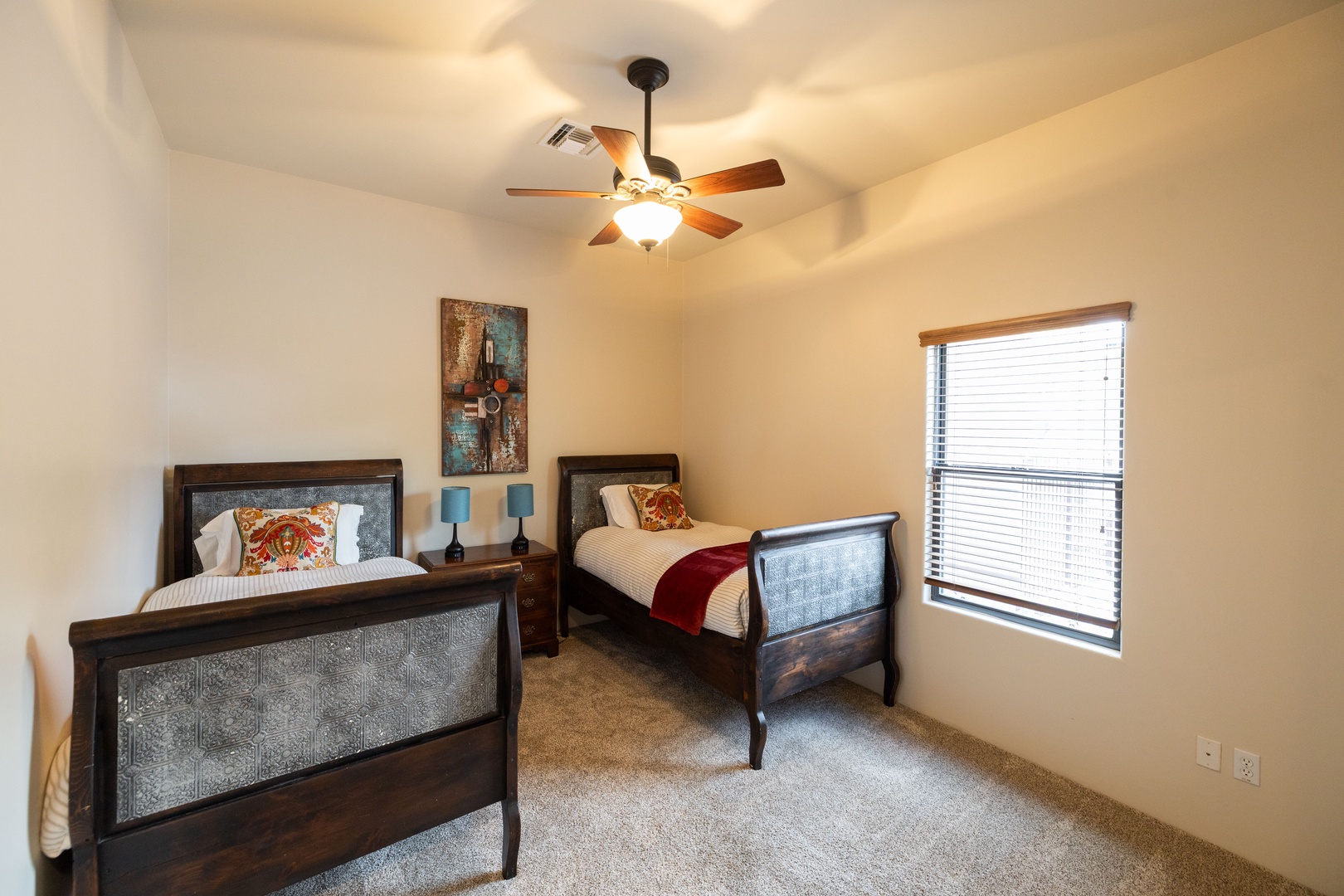 Bedroom 3 with 2 twin beds