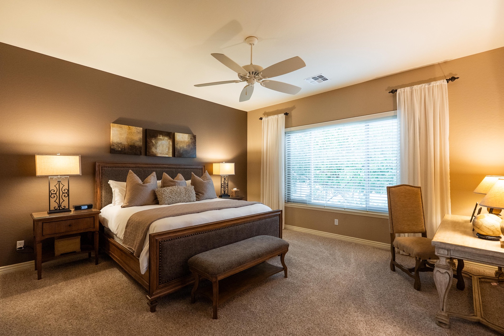 Master bedroom with King Bed and En Suite Bath